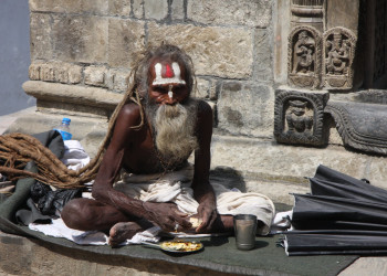 Странствующий йога Садху в Катманду, Непал – фотографии Непала
