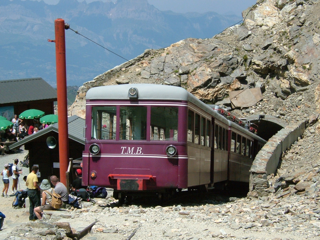 Поезд в Ле-Контамине-Монжуа, Франция – фотографии Франции