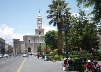 Улица Пласа-де-Армас (Plaza de Armas), Перу – фотографии Перу