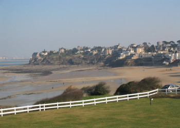 Динар, Франция – фотографии Франции