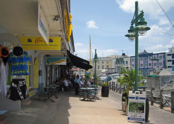 Улица в Бриджтауне, Барбадос – фотографии Барбадоса