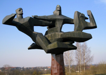 Скульптура в Тукумсе – фотографии Латвии