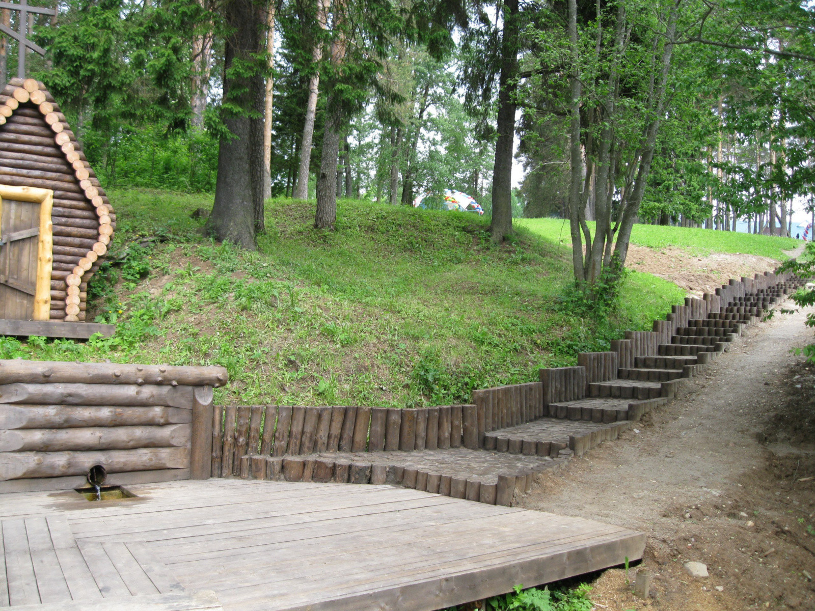 Лесная резиденция ярославского медведя в селе Кукобой. Фото 1 – фотографии России