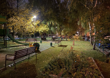 Осенний двор в микрорайоне Москворечье-Сабурово – фотографии России