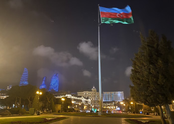 Флаг Азербайджана на набережной Баку – фотографии Азербайджана