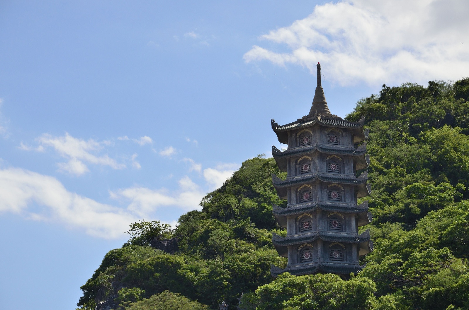 Храм в Мраморных горах – фотографии Вьетнама