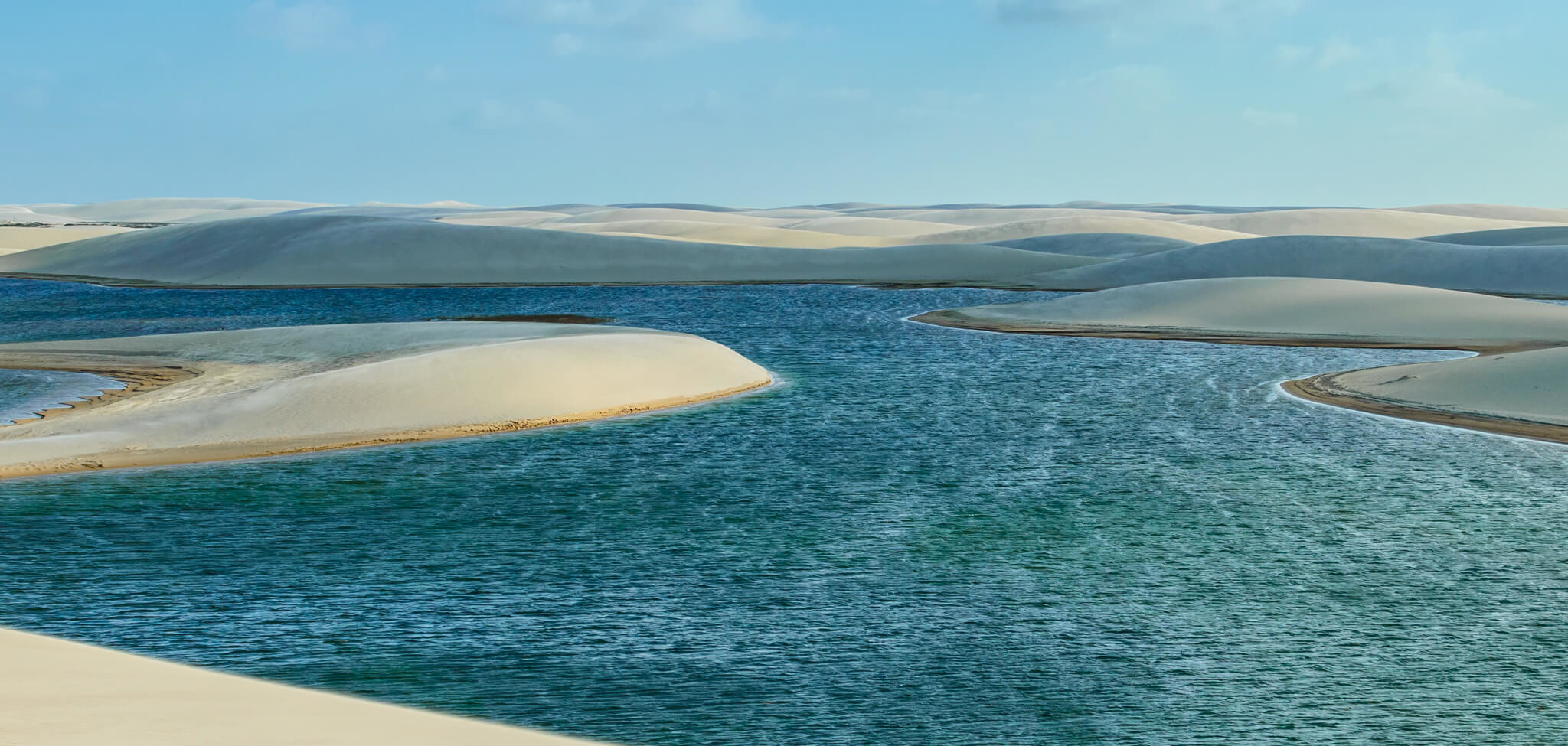 Когда уже тепло и солнечно, лагуны национального парка Ленсойс-Мараньенсис в Бразилии полны водой – фотографии Бразилии