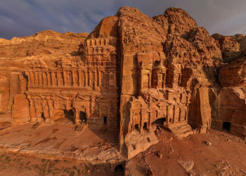 В скалах Иордании город Петра – фотографии Иордании