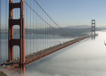 Из-за внушительных размеров конструкции МостА Золотые Ворота была натянута страховочная сетка – фотографии США