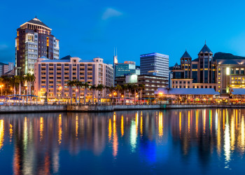 Ночные огни города Порт-Луи. Маврикий – фотографии Маврикия