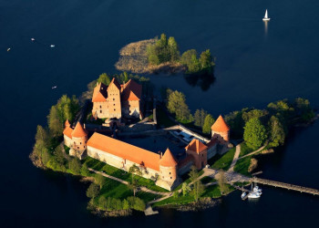 Тракайский замок на острове (Trakų Salos Pilis) в Литве – фотографии Литвы