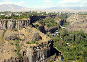 Арзни (справа), Нор Ачин (слева). Фото 12 – фотографии Армении