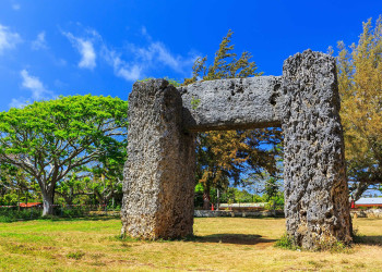 Мегалитическая арка Haʻamonga ʻa Maui из трёх каменных блоков, Тонга – фотографии Тонги