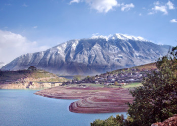 Вид на город Кукес. Албания – фотографии Албании