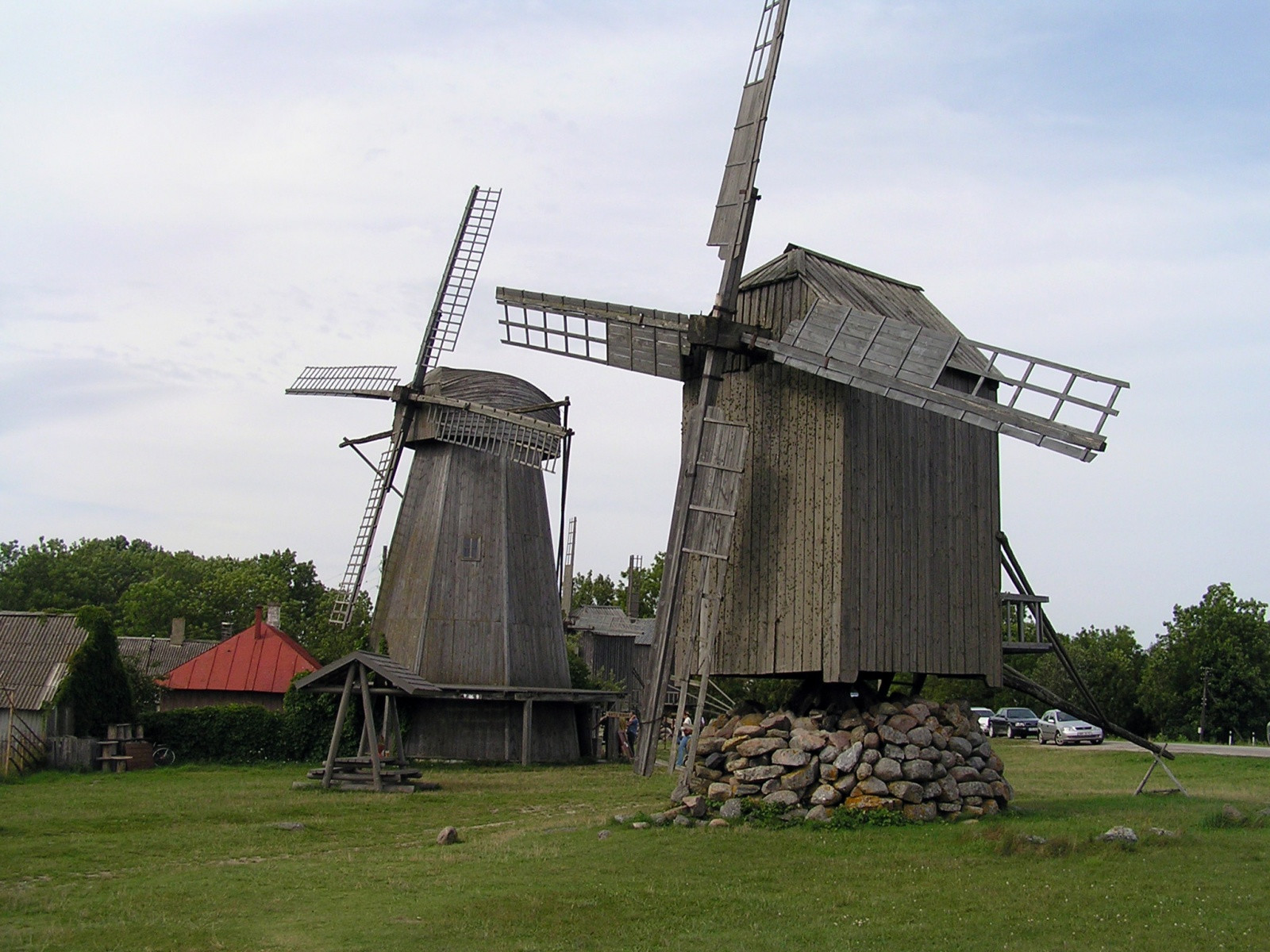 Ветряные мельницы – это визитная карточка Сааремаа – фотографии Эстонии