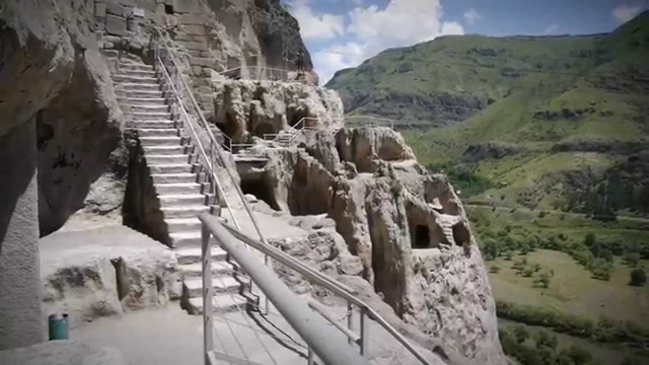 При посещении города Вардзия гид расскажет интересную и необычную историю этого комплекса – фотографии Грузии