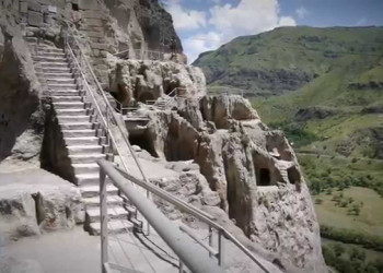 При посещении города Вардзия гид расскажет интересную и необычную историю этого комплекса – фотографии Грузии