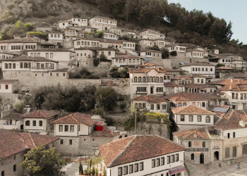 Жилые домики. Берат. Албания – фотографии Албании