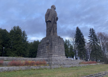 Памятник Ленину у входа в Канал имени Москвы, Дубна – фотографии России