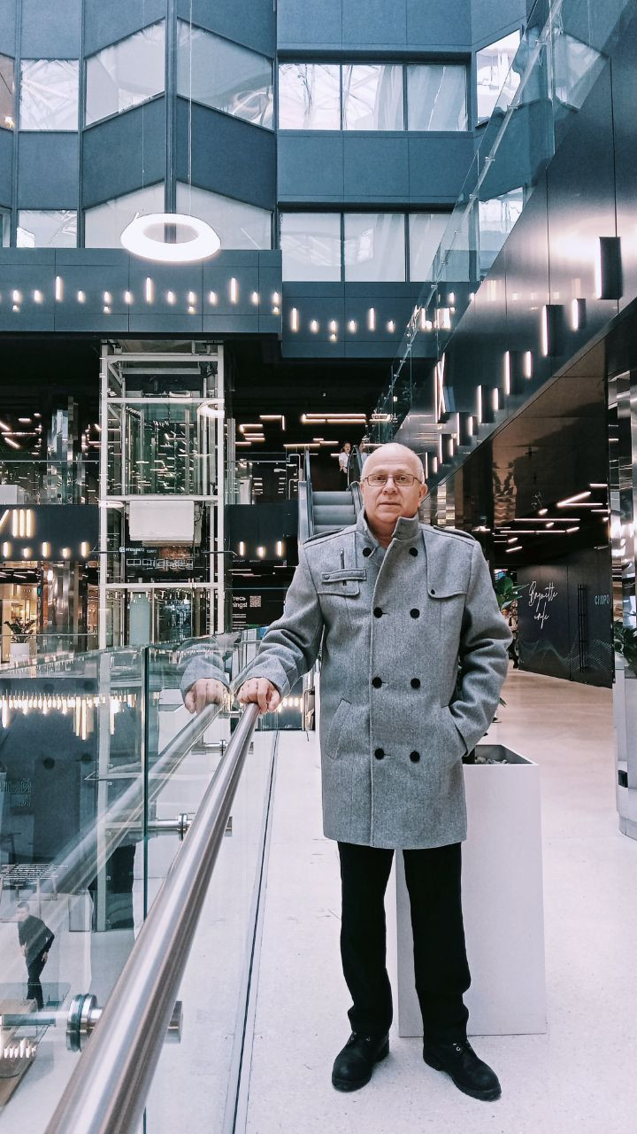 Пришел на работу – фотографии