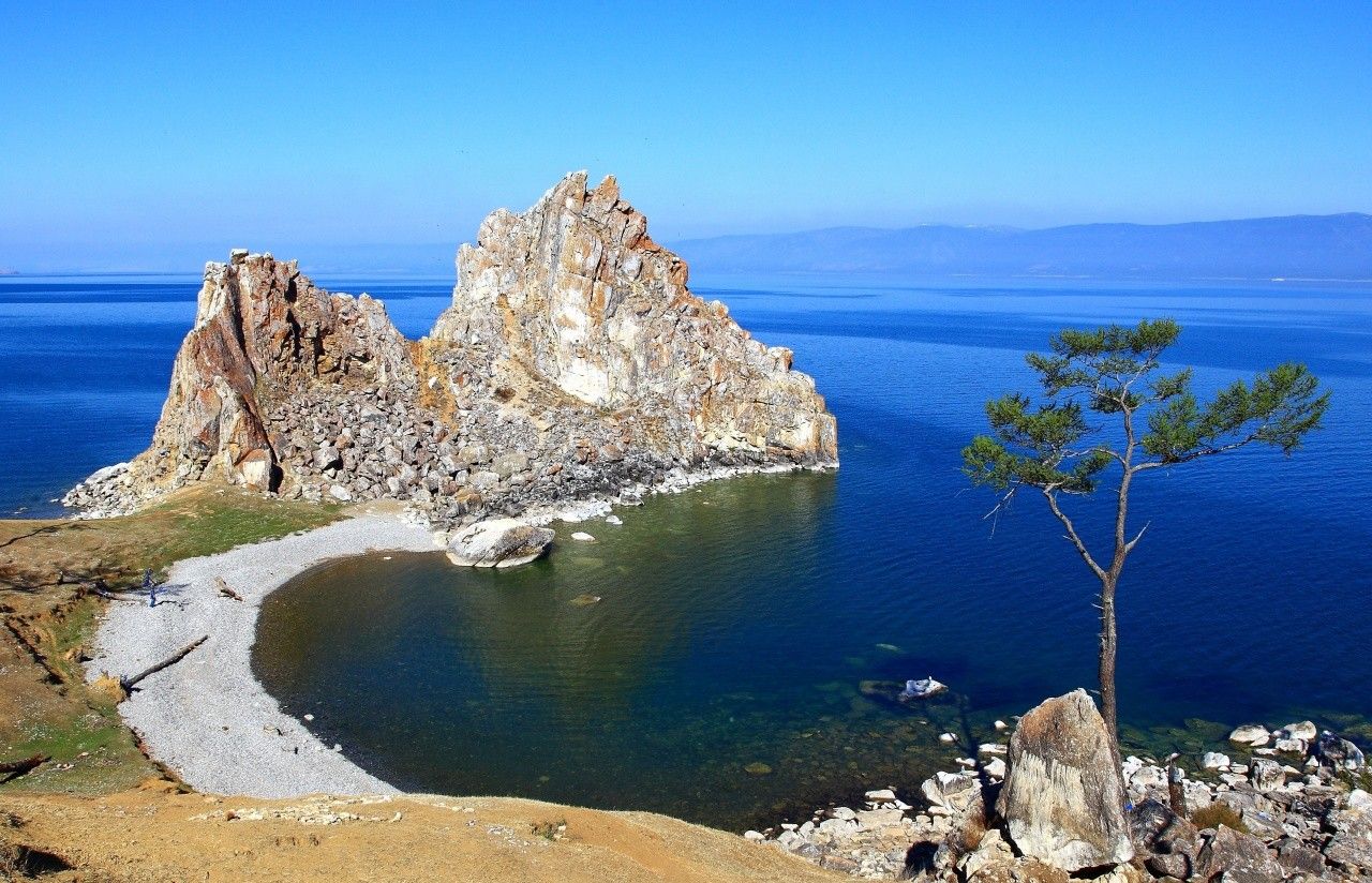 Скала Шаманка (мыс Бурхан)