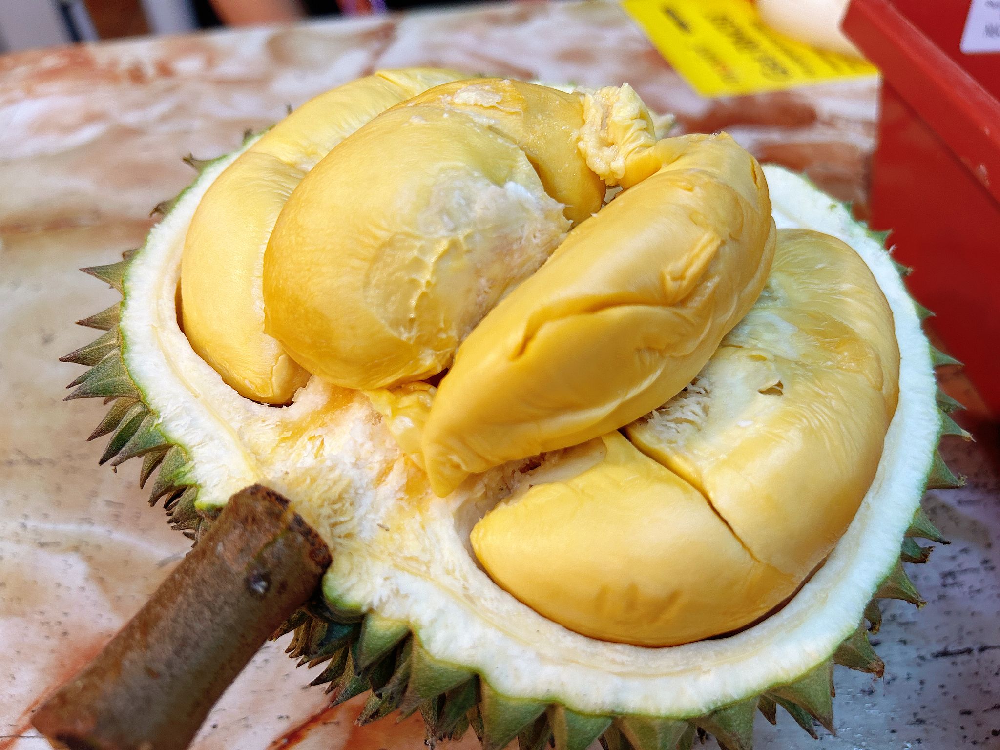 На что похож дуриан?