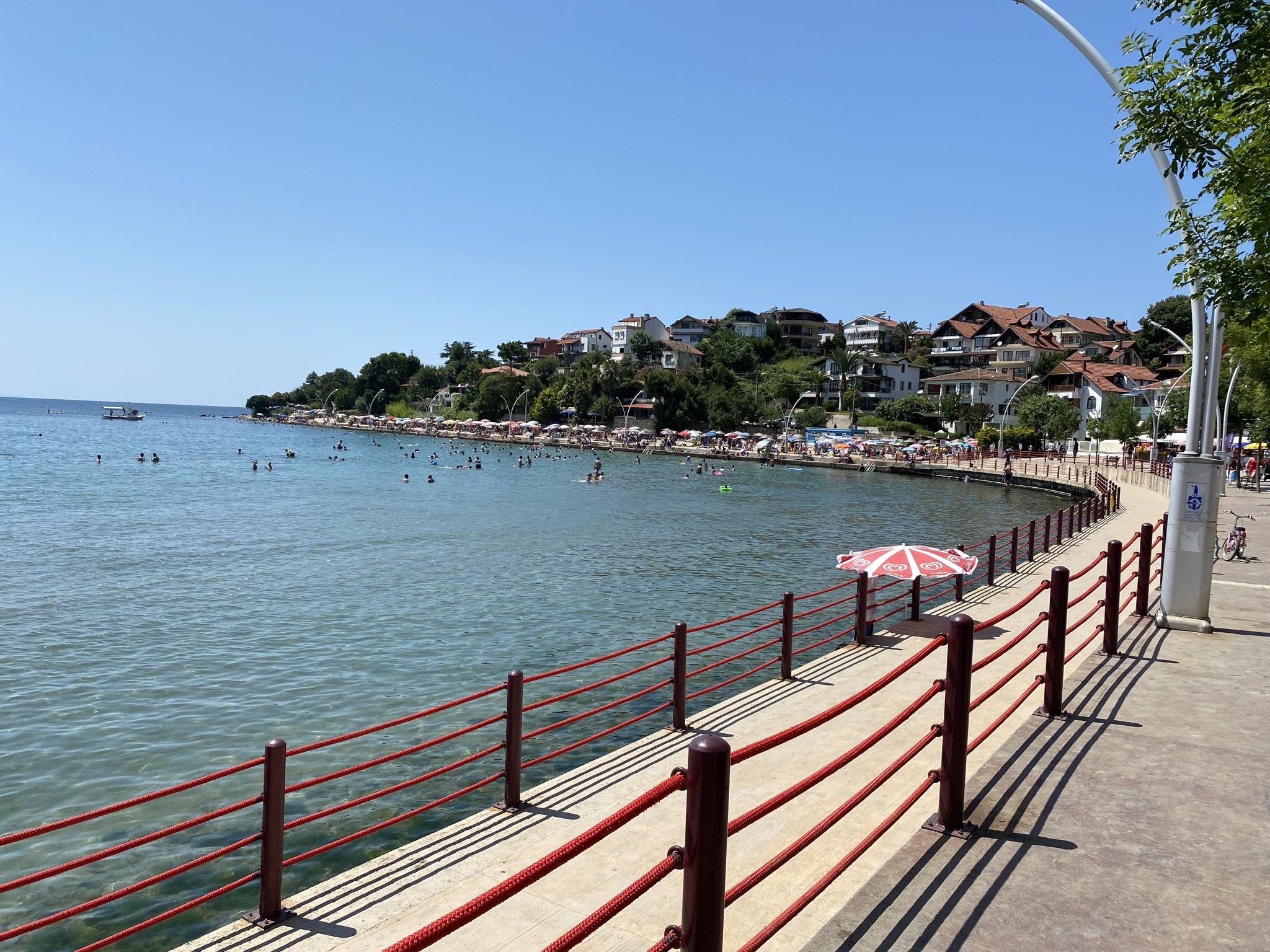 Бетонный пляж в Керпе