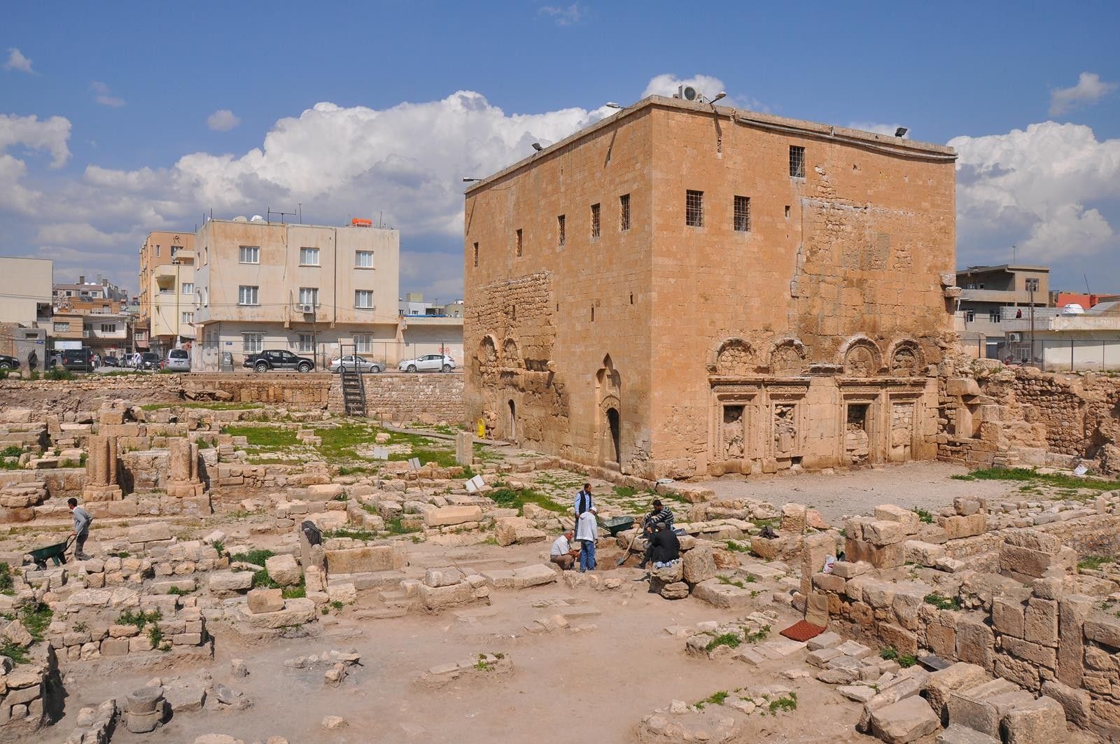 Нусайбин Nusaybin — с монастырем Mor Yakup