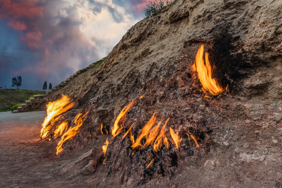 Янардаг — природный вечный огонь