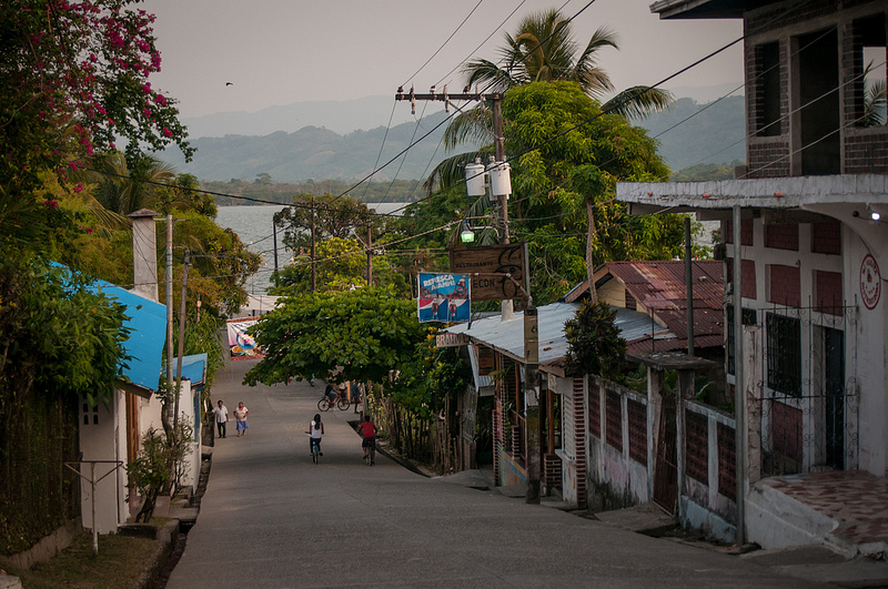 Ливингстон - это город в департаменте Исабаль, восточной Гватемалы