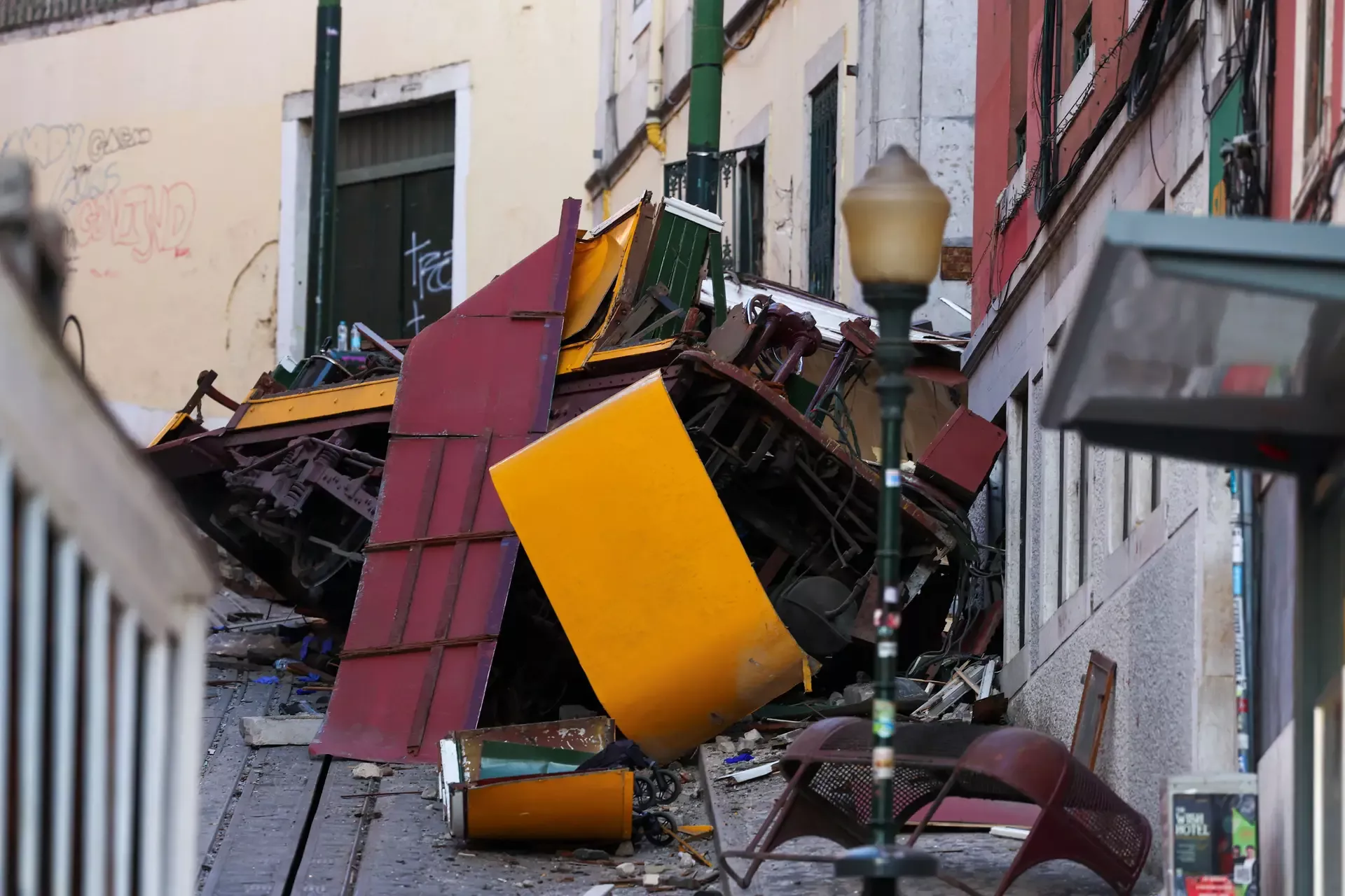 Крушение фуникулера «Глория» в Лиссабоне: что произошло