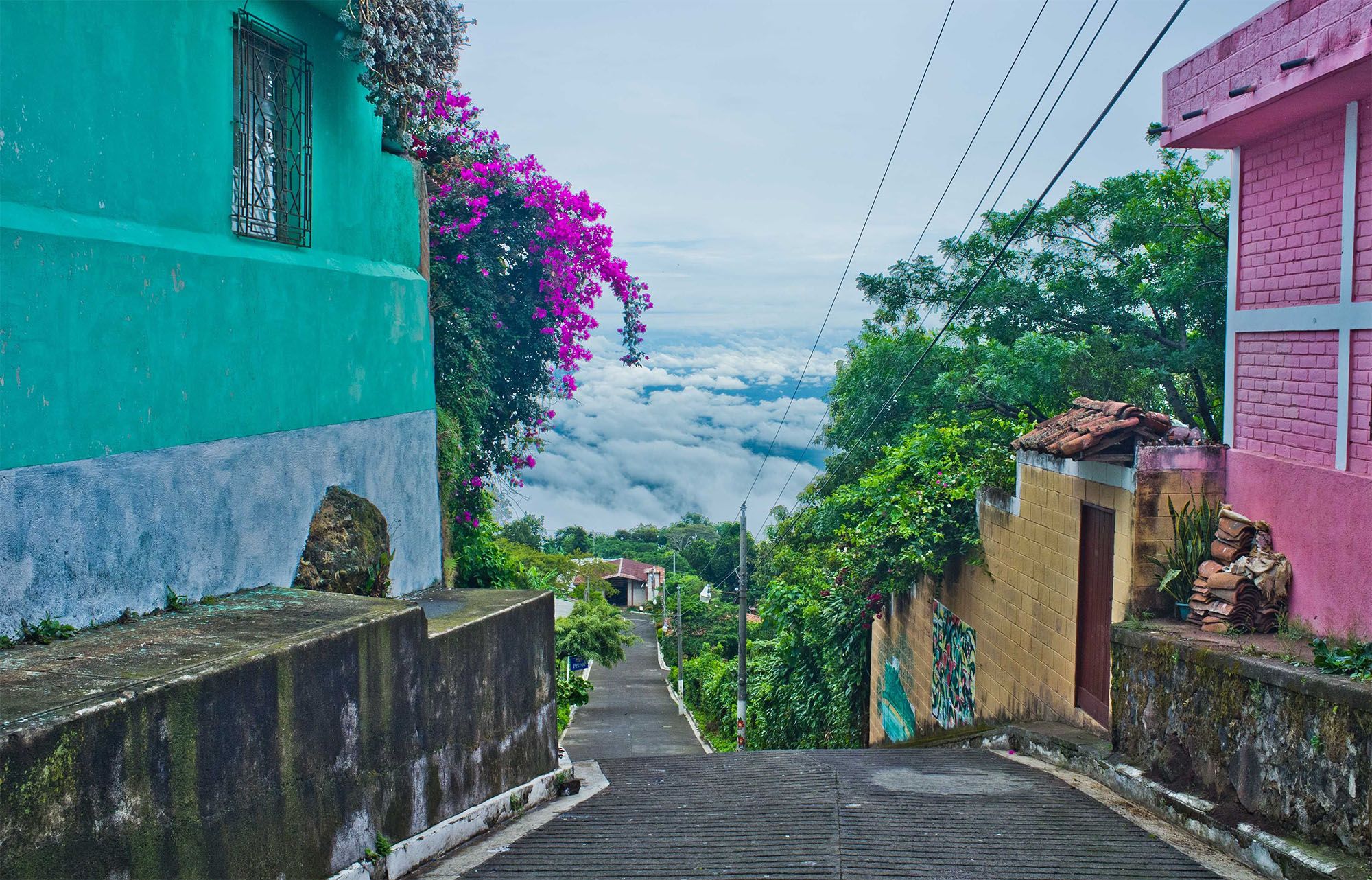 Алегриа: город тишины в объятиях облаков