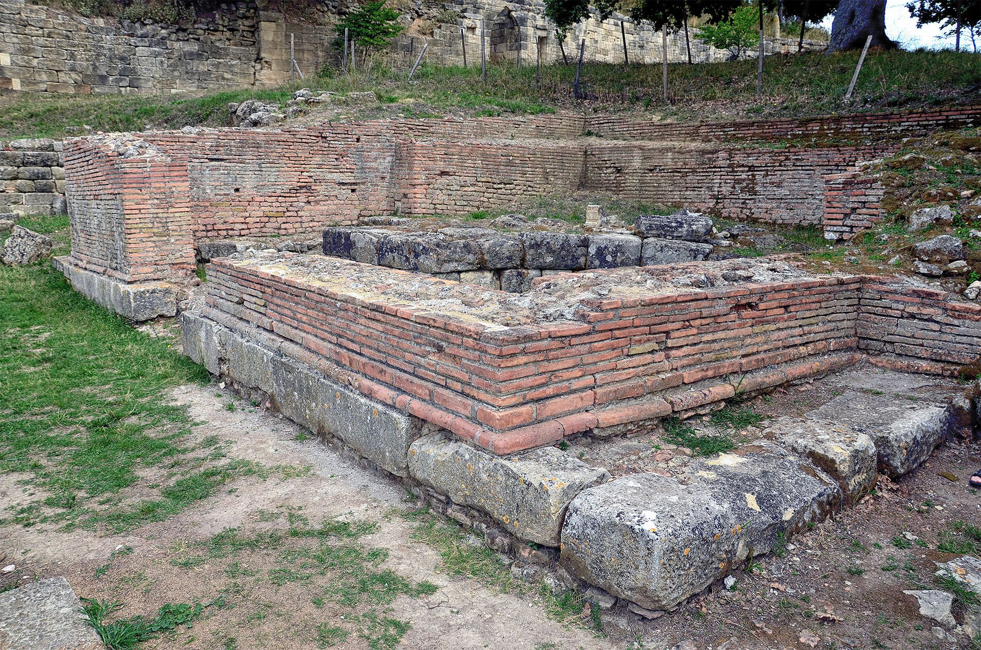 Одеон и библиотека древней Аполлонии