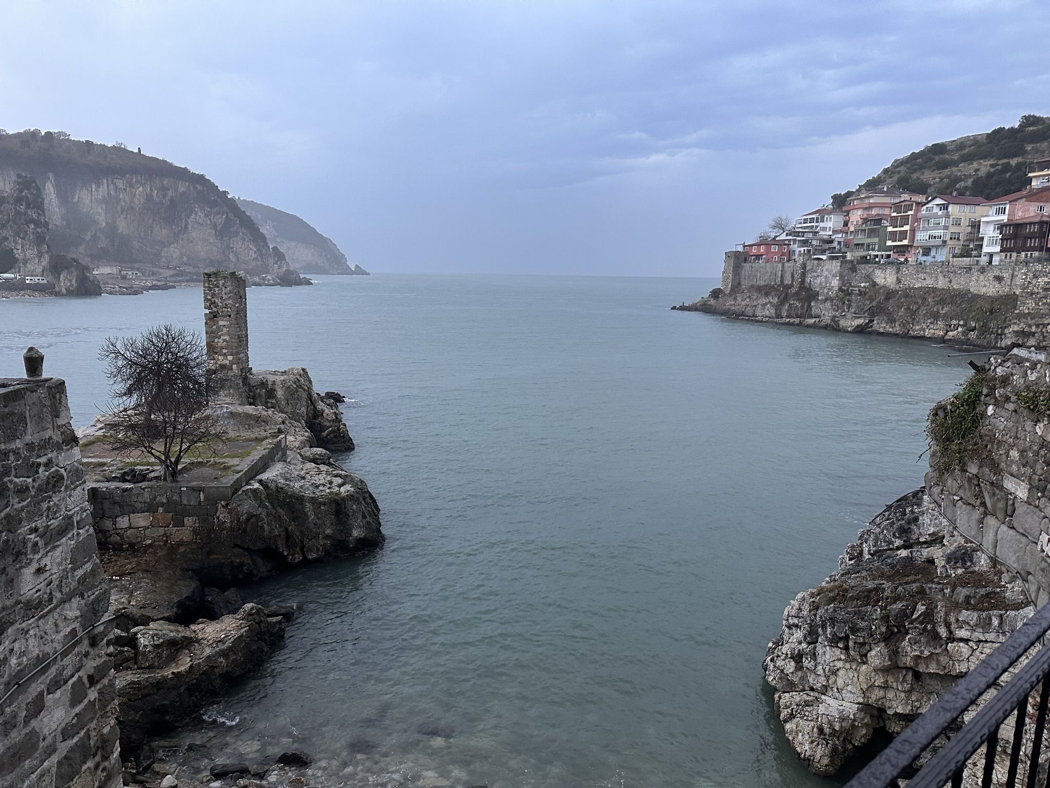 Крепостные стены Амасры