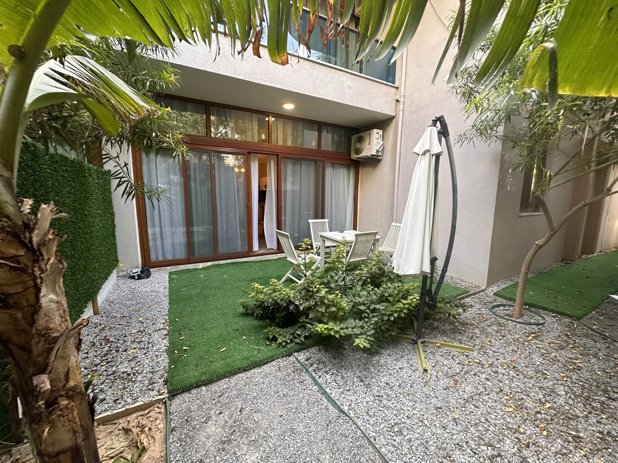 Виллы через дорогу от Marvel Tree Hotel. Фото 1