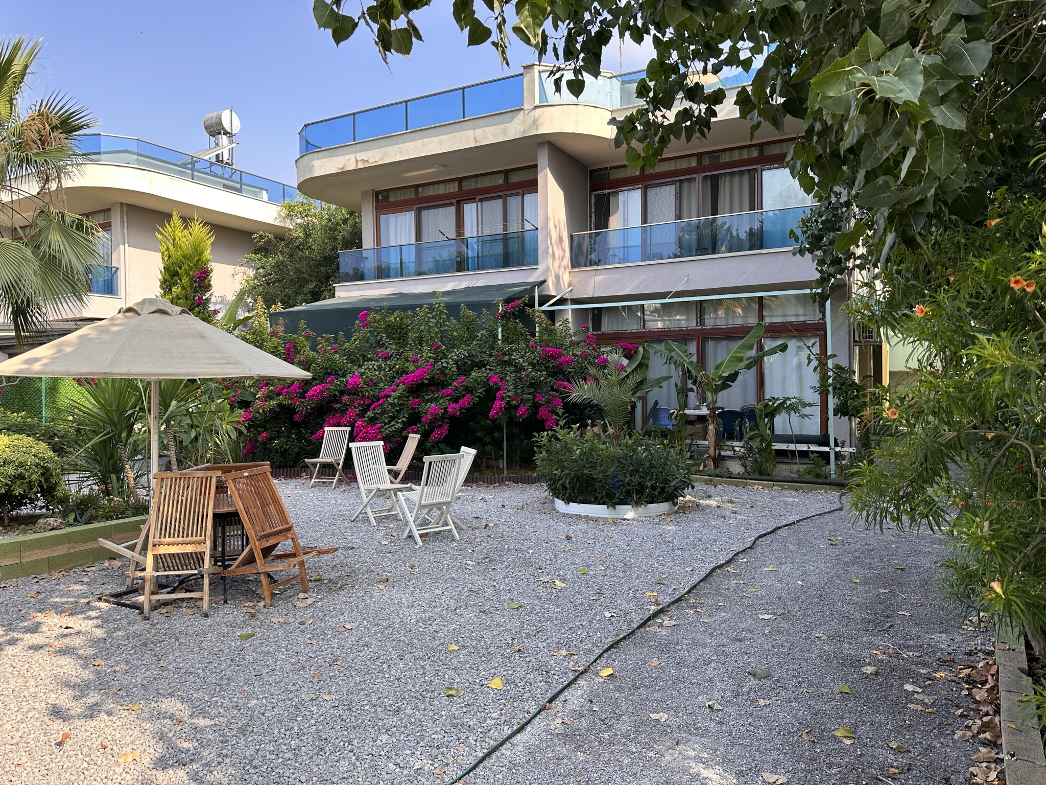 Виллы через дорогу от Marvel Tree Hotel