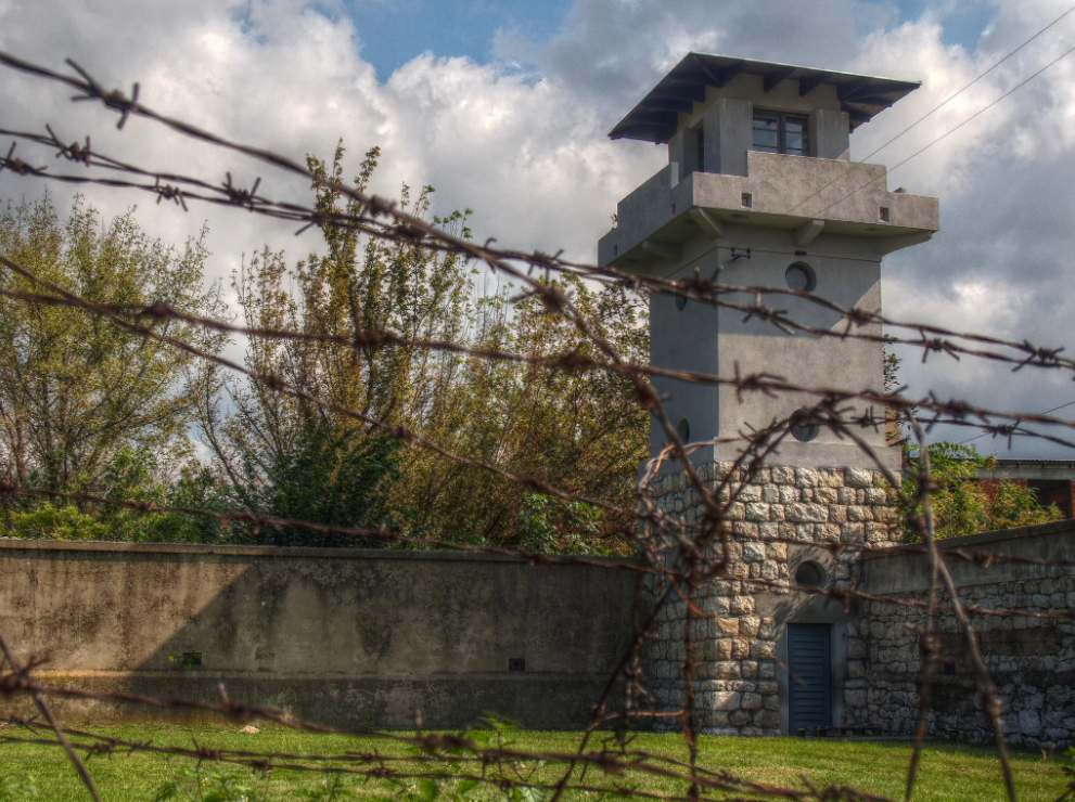 Црвени Крст — нацистский концентрационный лагерь