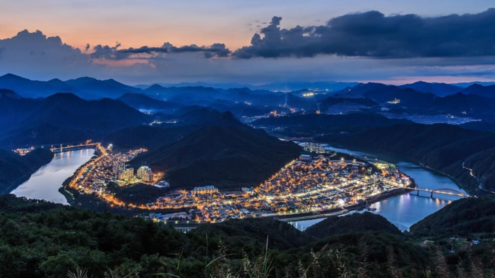 Со всех сторон Чхунчхон-Пукто окружена горными системами