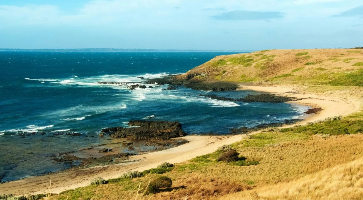 Филлип Айленд – остров, расположенный примерно в 140 километрах и двух часах пути к югу от Мельбурна
