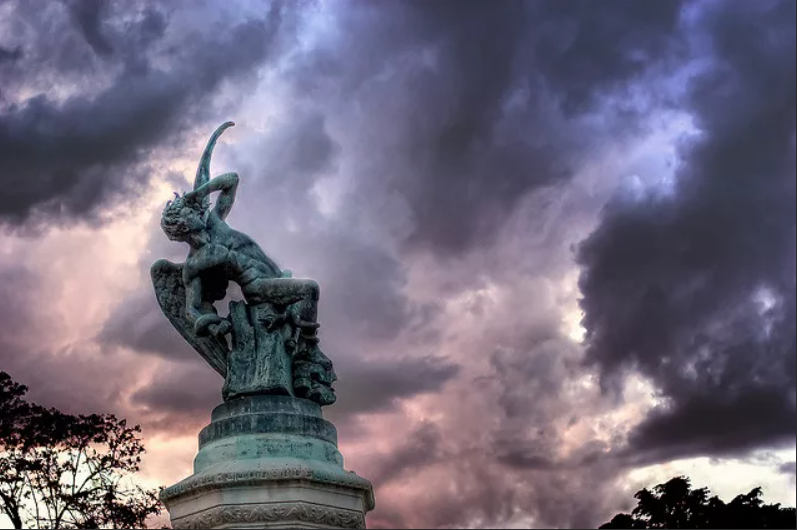 Падший Ангел в Мадриде