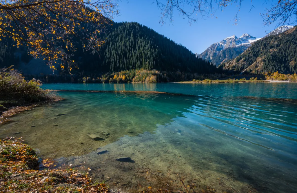 Иссык — озеро в Иссыкском ущелье Заилийского Алатау