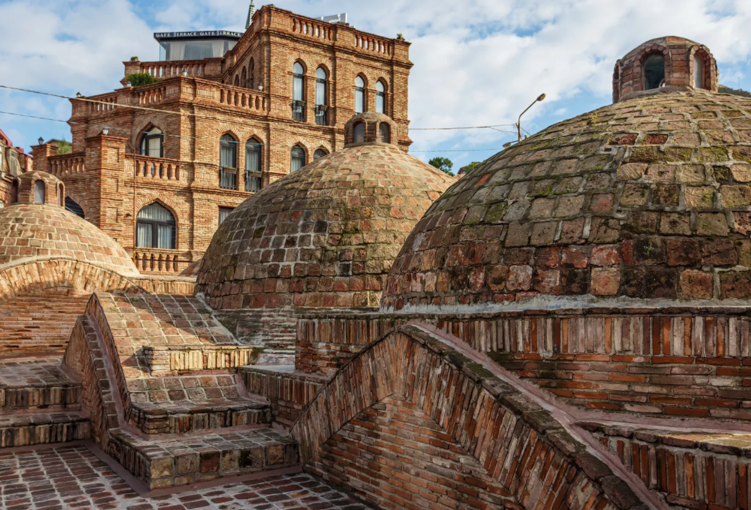 Серные бани — одна из главных достопримечательностей Тбилиси