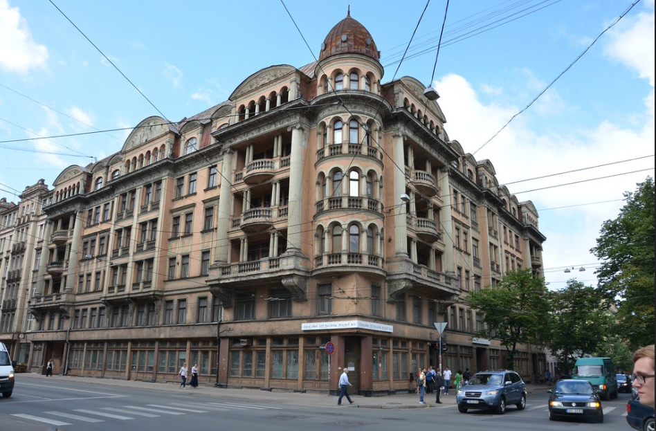 Угловой дом — дом на на углу улиц Бривибас и Стабу.