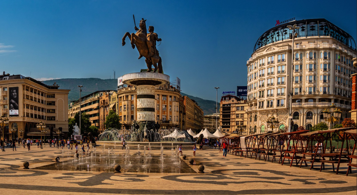 Площадь Македония – главная площадь города Скопье