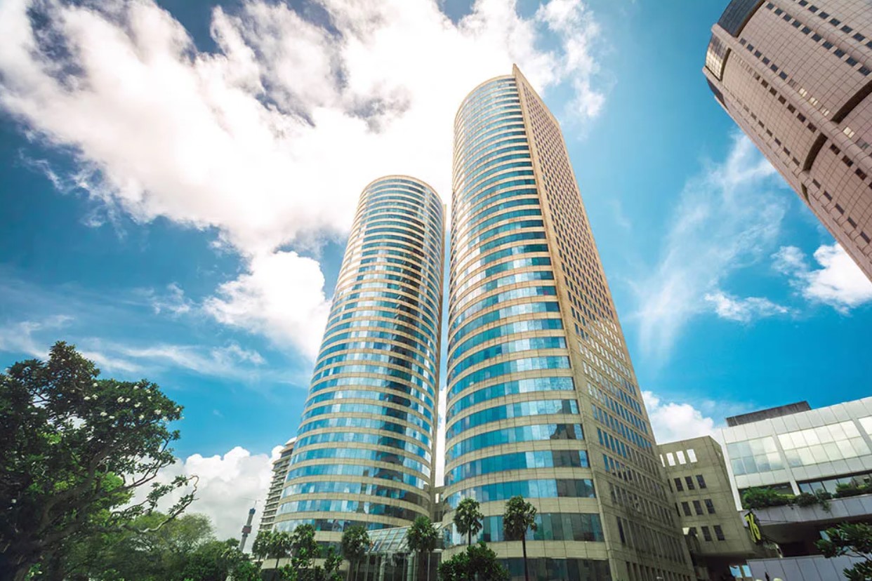 Всемирный торговый центр — самое высокое законченное здание в Шри-Ланке