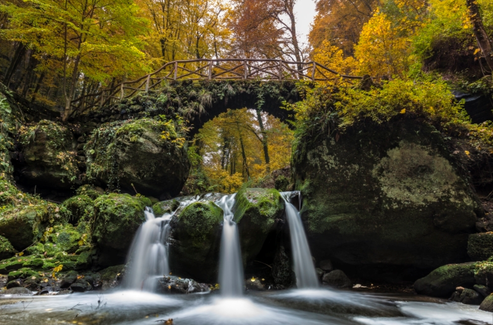 Шиссентюмпель — небольшой водопад на реке Черный Эрнц в регионе Мюллерталь