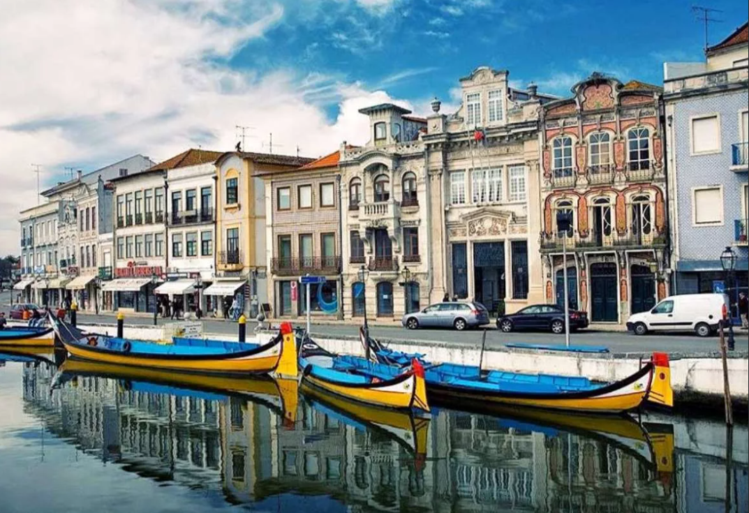 Авейру — небольшой городок, расположенный в 75 километрах от Порту