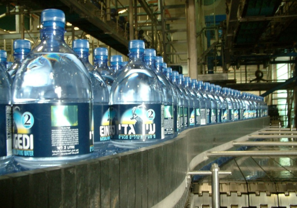 В кибуце разливают по бутылкам