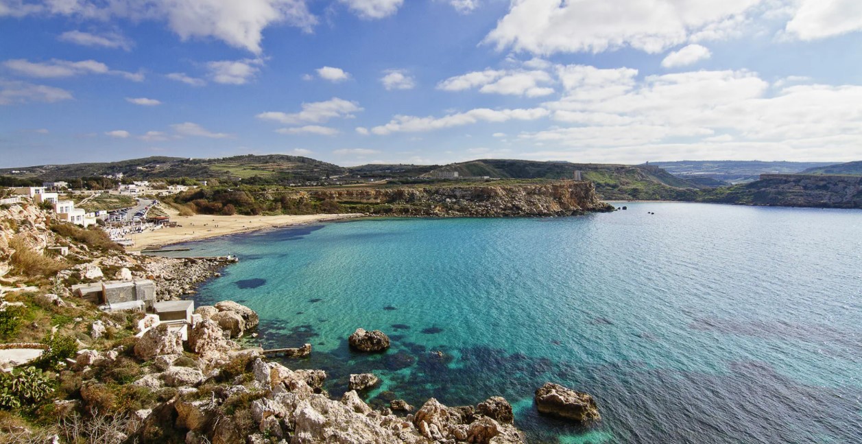 Голден Бей - известное на Мальте место