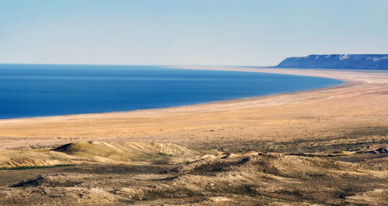 Аральское море — бессточное солёное озеро в Средней Азии